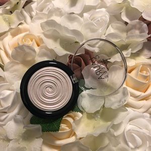 Laura Geller highlight